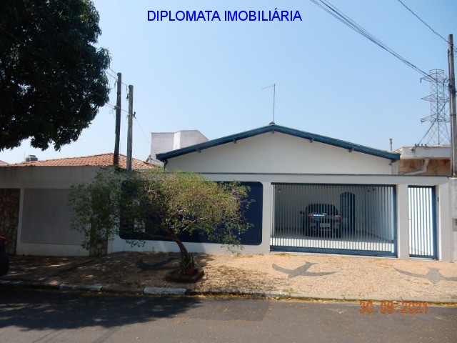 Casa à venda com 3 quartos, 300m² - Foto 1