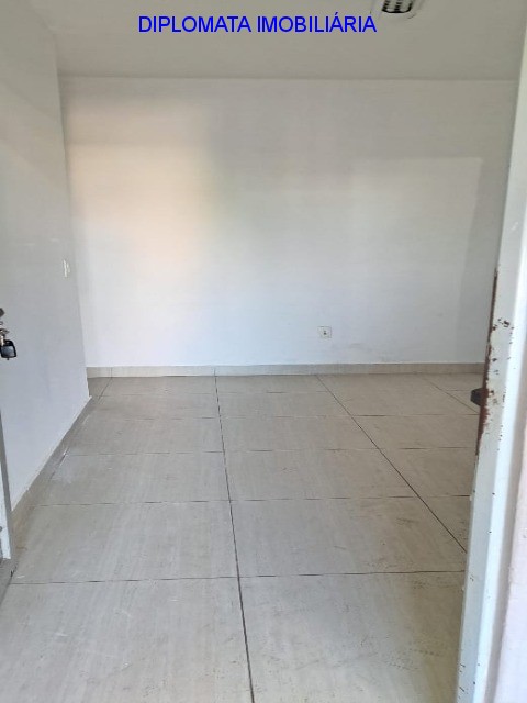 Casa à venda com 2 quartos, 250m² - Foto 3