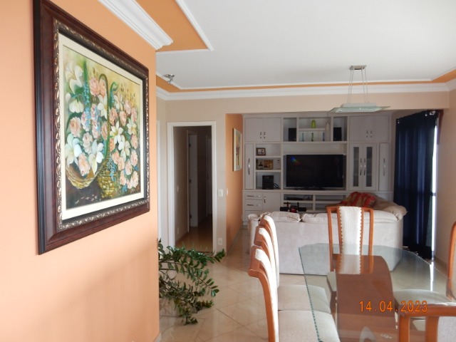 Apartamento à venda com 3 quartos, 135m² - Foto 2