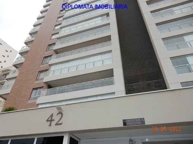 Apartamento à venda com 3 quartos, 179m² - Foto 2