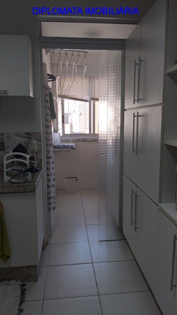 Apartamento à venda com 3 quartos, 90m² - Foto 2