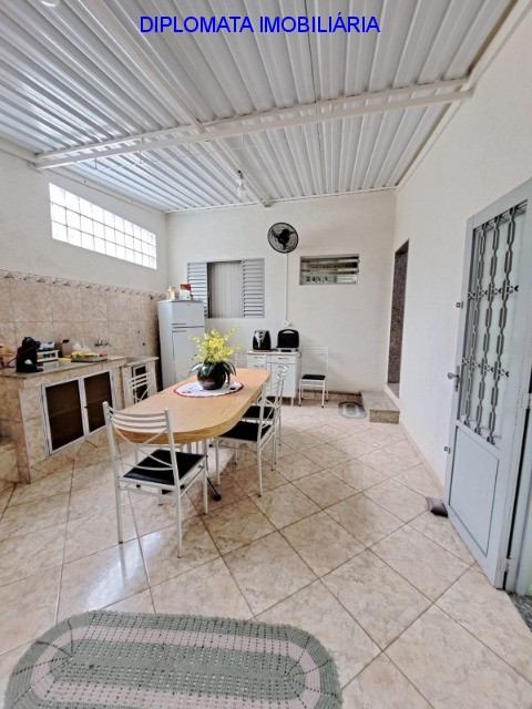 Casa à venda e aluguel com 4 quartos, 397m² - Foto 17