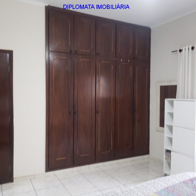 Casa à venda com 3 quartos, 500m² - Foto 4