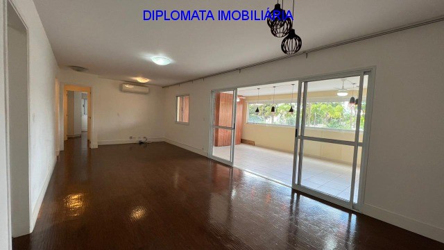 Apartamento à venda com 3 quartos, 125m² - Foto 2