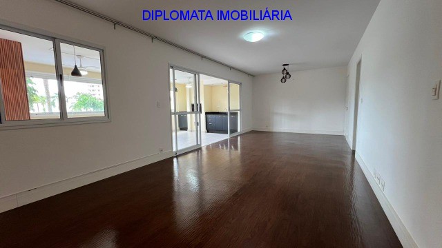 Apartamento à venda com 3 quartos, 125m² - Foto 1