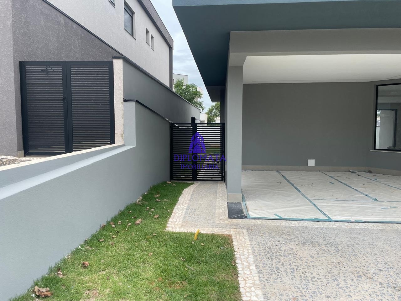 Casa de Condomínio à venda com 4 quartos, 330m² - Foto 2