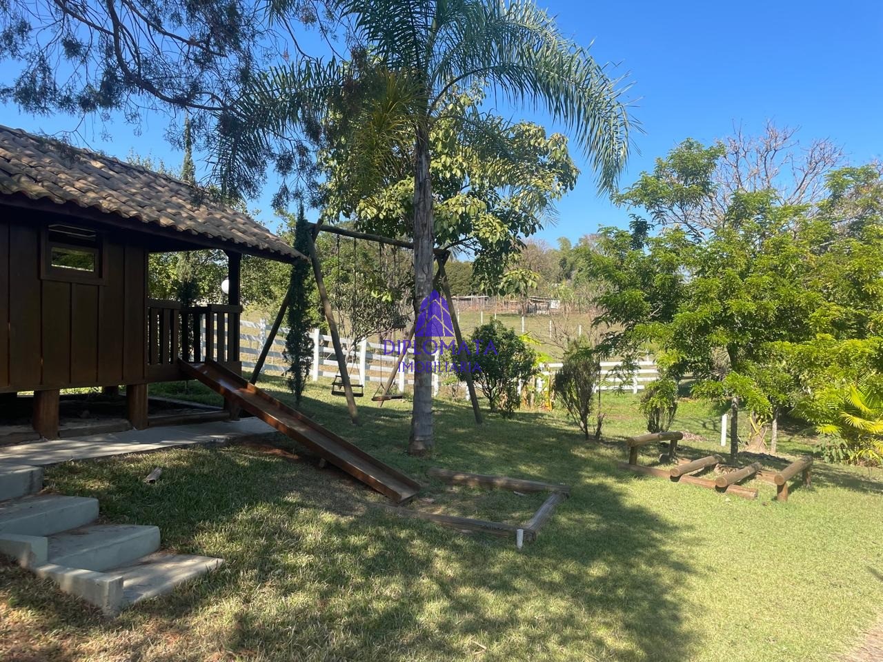 Fazenda à venda com 2 quartos, 180000m² - Foto 1