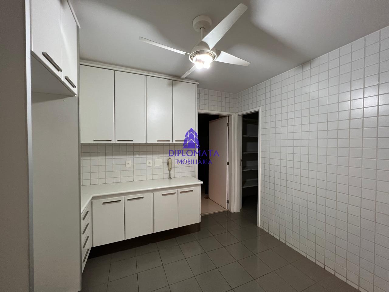 Apartamento à venda com 3 quartos, 160m² - Foto 7