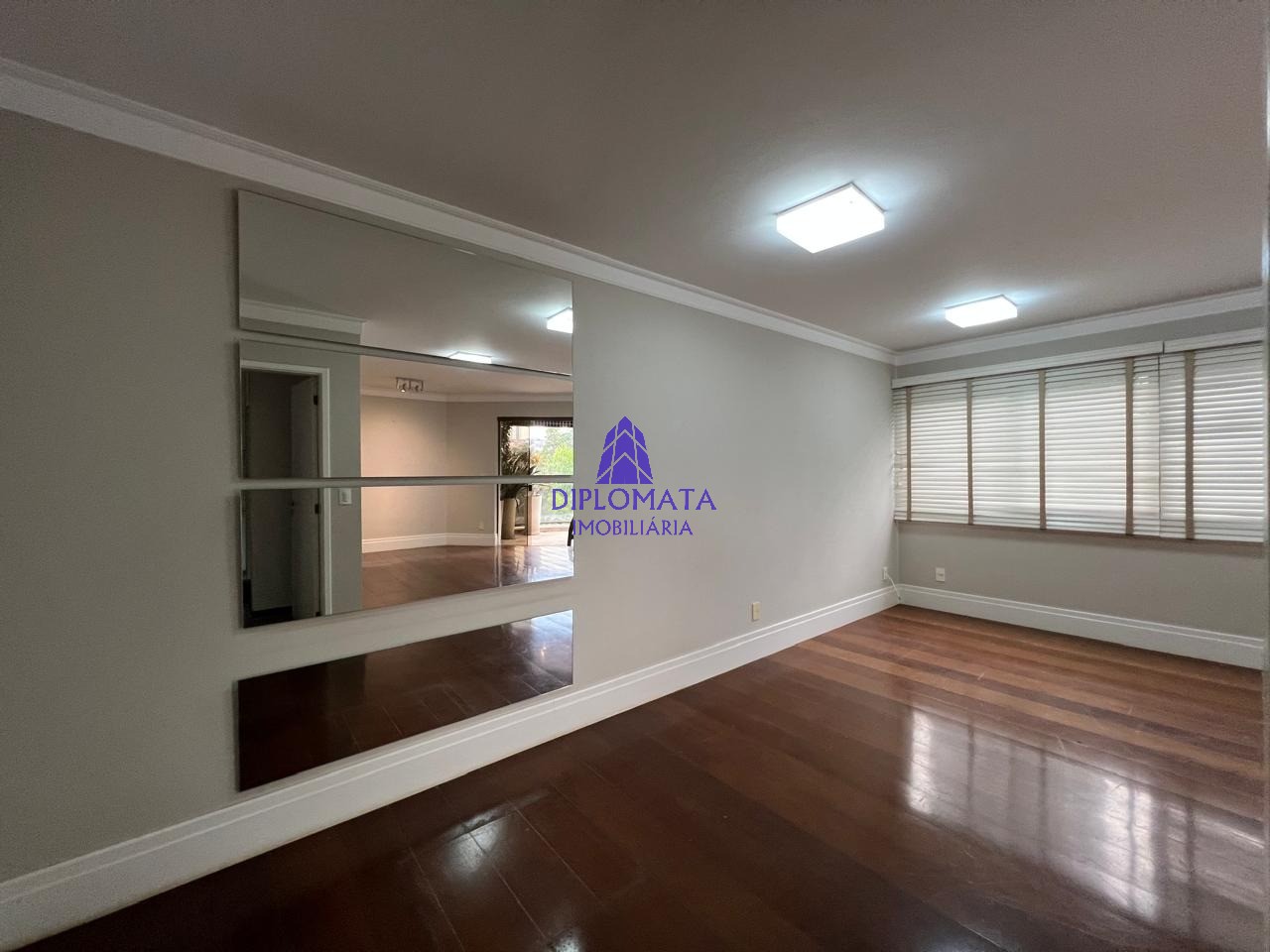 Apartamento à venda com 3 quartos, 160m² - Foto 3