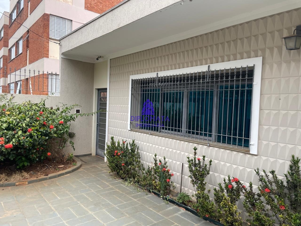 Casa à venda com 3 quartos, 297m² - Foto 2