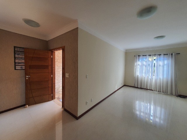 Casa à venda com 3 quartos, 162m² - Foto 4