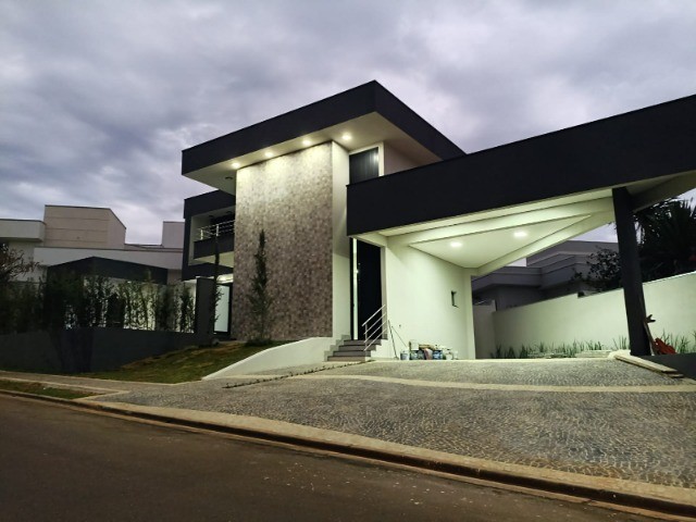 Casa de Condomínio à venda com 4 quartos, 254m² - Foto 2