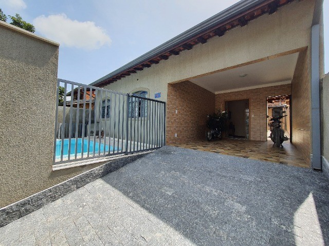 Casa à venda com 3 quartos, 162m² - Foto 1