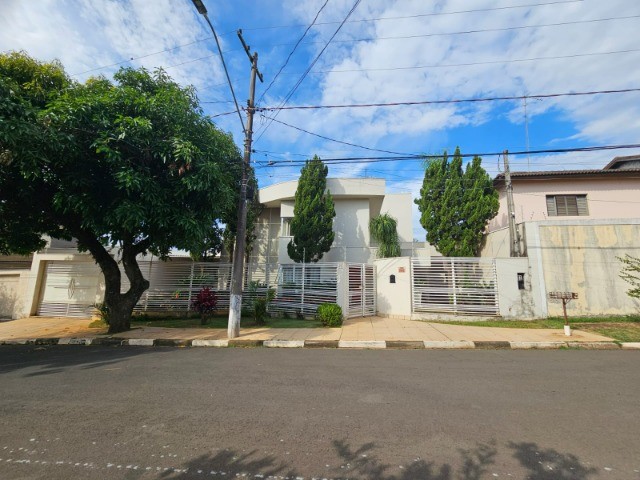 Sobrado à venda com 5 quartos, 600m² - Foto 1