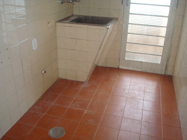 Casa para alugar com 3 quartos, 180m² - Foto 2