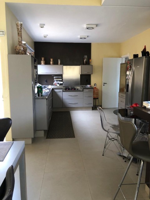 Casa à venda com 3 quartos, 164m² - Foto 1