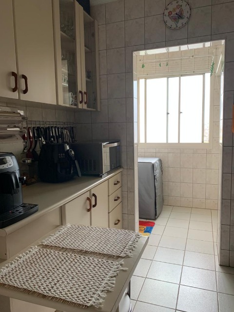 Apartamento à venda com 3 quartos, 75m² - Foto 4