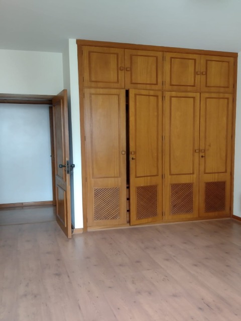 Apartamento à venda com 4 quartos, 237m² - Foto 10