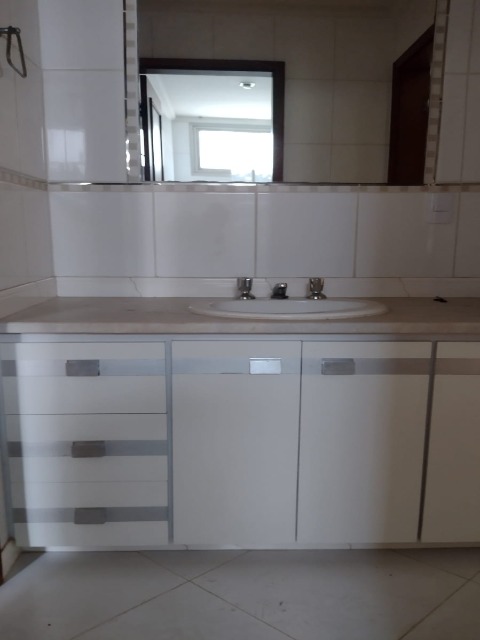 Apartamento à venda com 4 quartos, 237m² - Foto 9