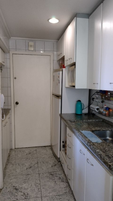 Apartamento à venda com 3 quartos, 75m² - Foto 2