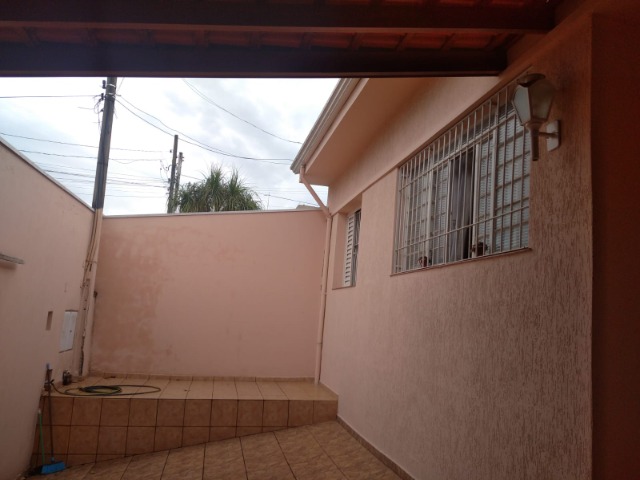 Casa à venda com 2 quartos, 140m² - Foto 1