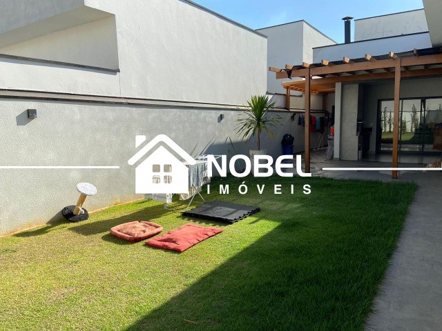 Casa de Condomínio à venda e aluguel com 3 quartos, 300m² - Foto 1