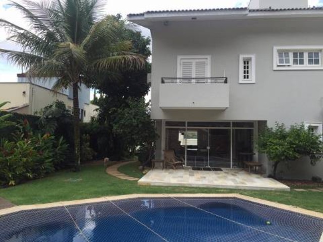 Casa em Condomínio Alto Padrão para VENDA ou LOCAÇÃO Jundiaí 650M² São 3 suítes na área principal (sendo 1 master com banheira, 1 comum + 1 suíte de h