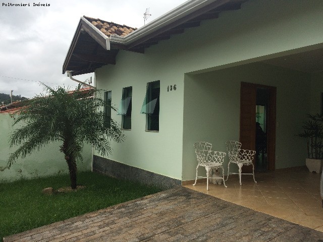 Casa à venda com 3 quartos, 261m² - Foto 1