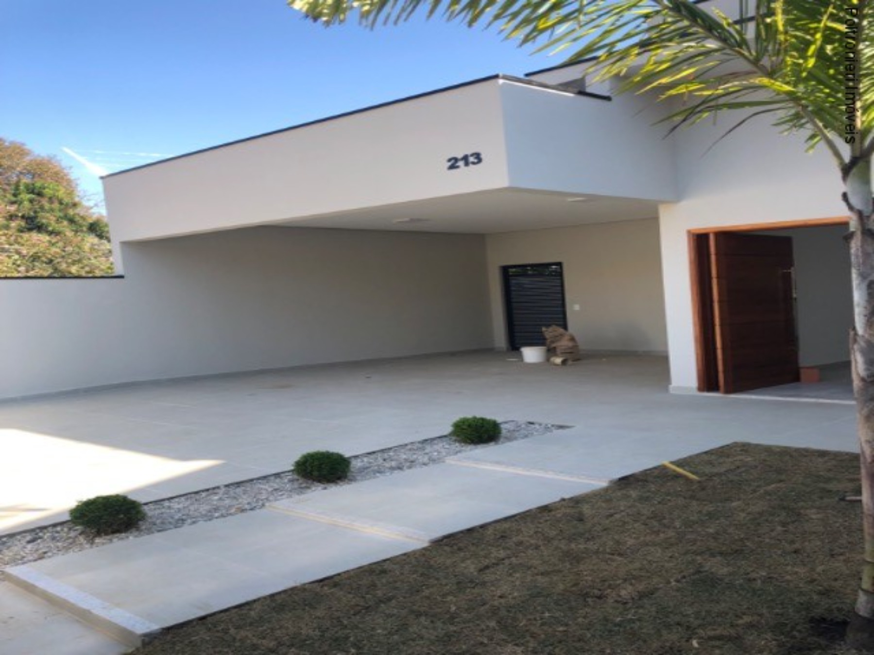 Casa à venda com 3 quartos, 336m² - Foto 1