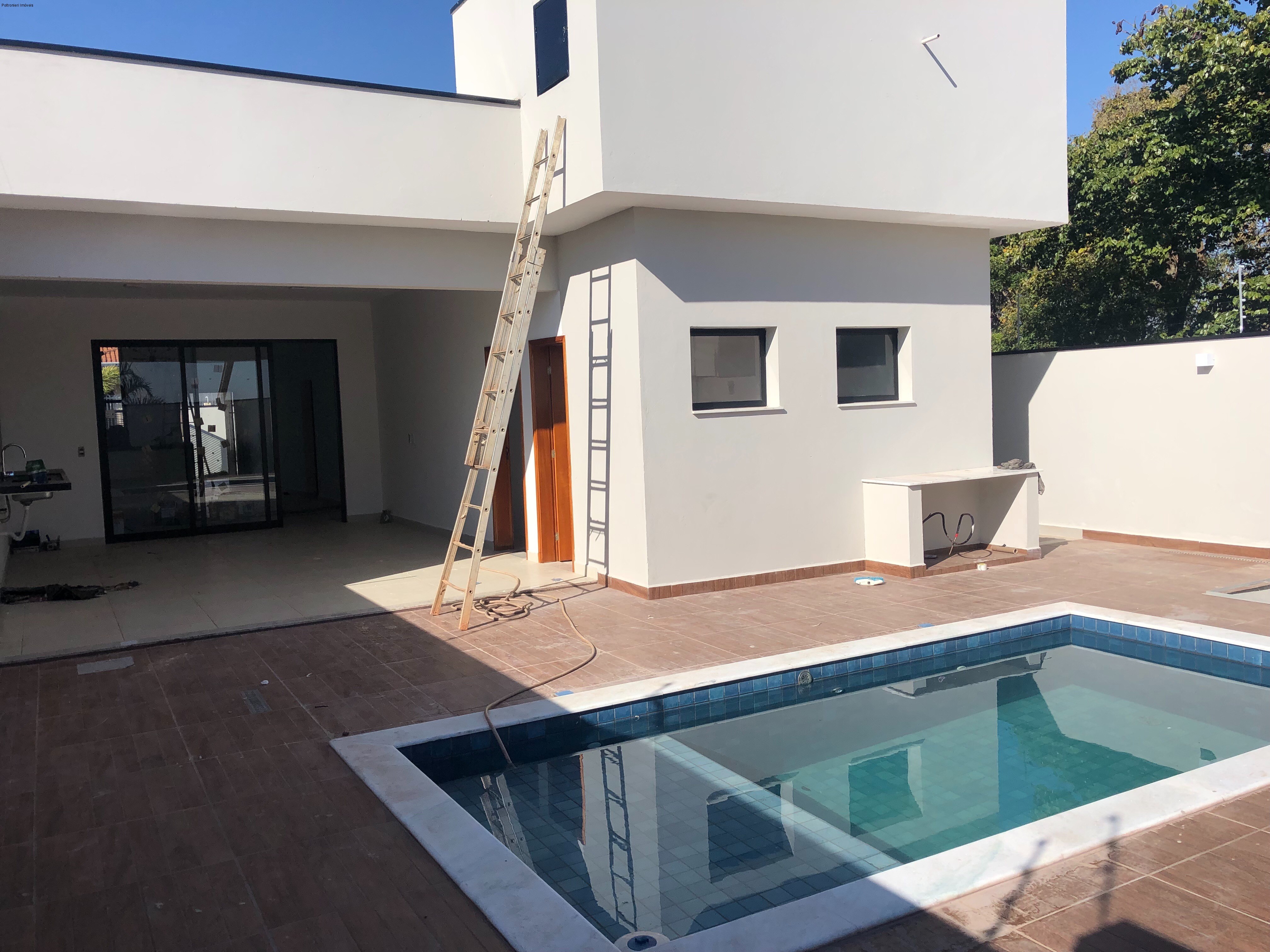 Casa à venda com 3 quartos, 336m² - Foto 2