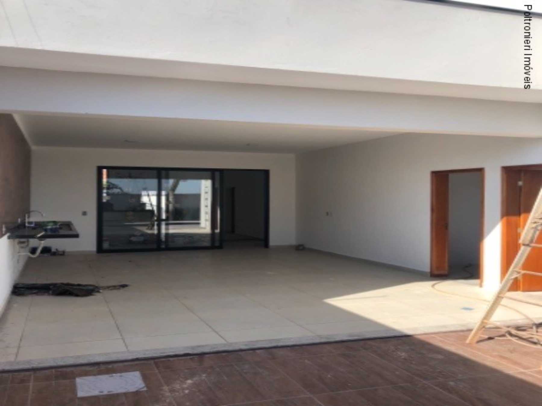 Casa à venda com 3 quartos, 336m² - Foto 4