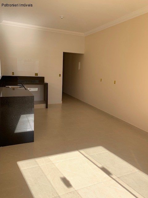 Casa à venda com 2 quartos, 125m² - Foto 1