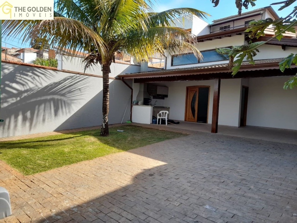 Casa à venda com 3 quartos, 135m² - Foto 1