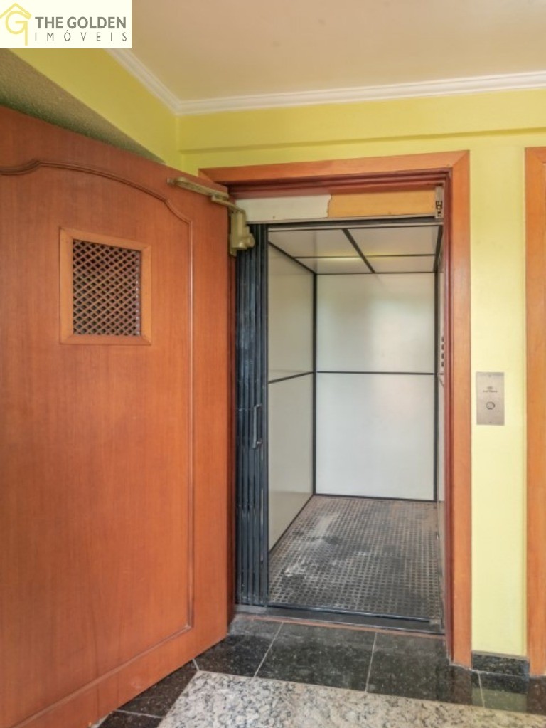 Sobrado à venda com 3 quartos, 500m² - Foto 2