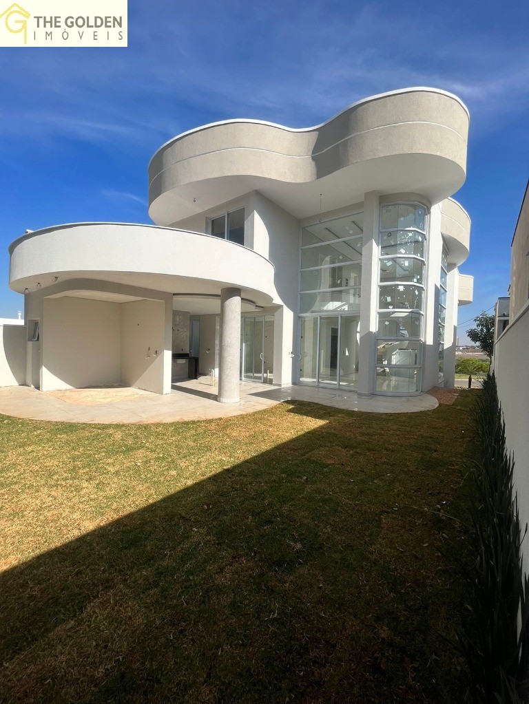 Casa de Condomínio à venda com 4 quartos, 304m² - Foto 1