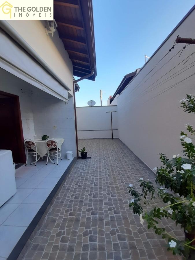 Casa de Condomínio à venda com 3 quartos, 140m² - Foto 1