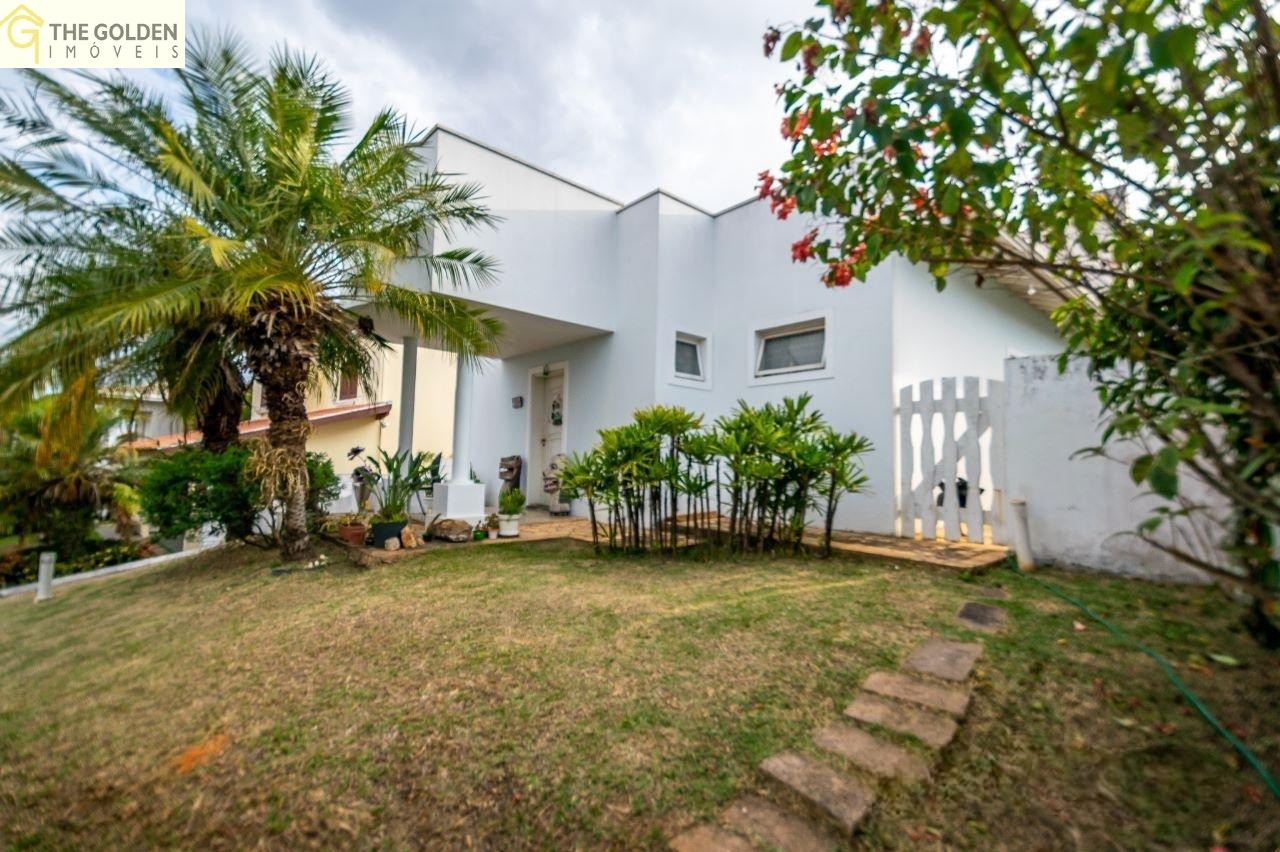 Casa de Condomínio à venda com 3 quartos, 300m² - Foto 1