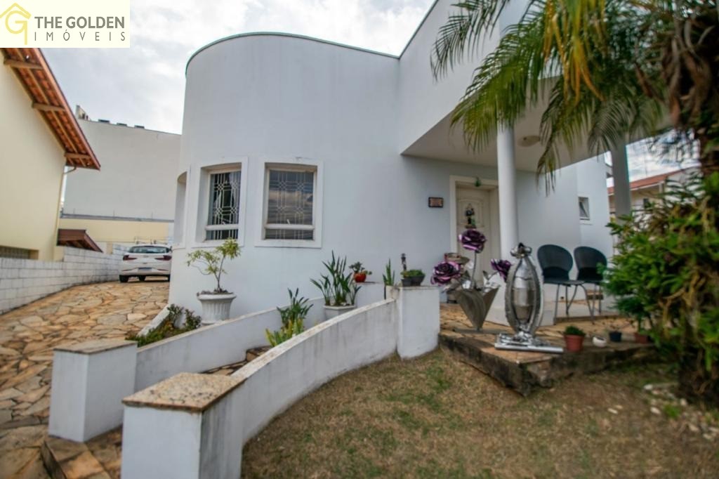 Casa de Condomínio à venda com 3 quartos, 300m² - Foto 2