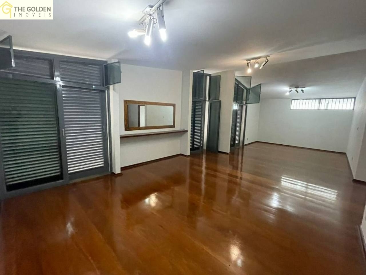 Casa de Condomínio para alugar com 4 quartos, 360m² - Foto 33