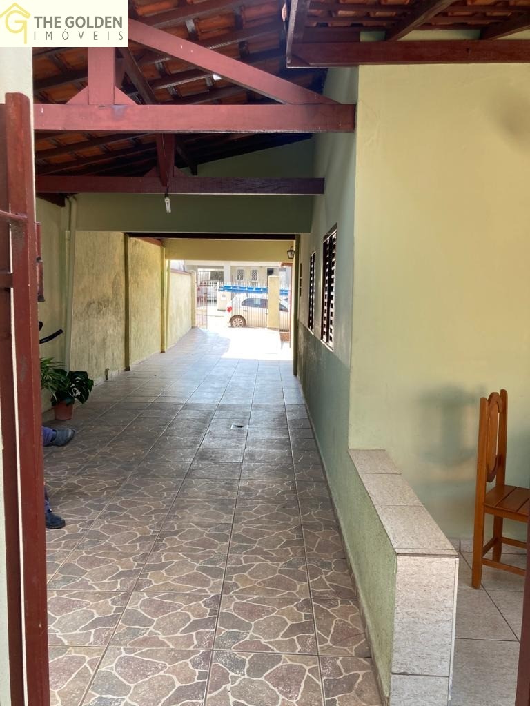 Casa à venda com 3 quartos, 225m² - Foto 2