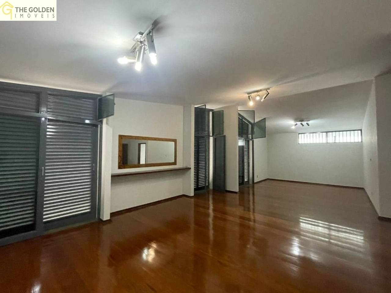 Casa de Condomínio para alugar com 4 quartos, 360m² - Foto 35