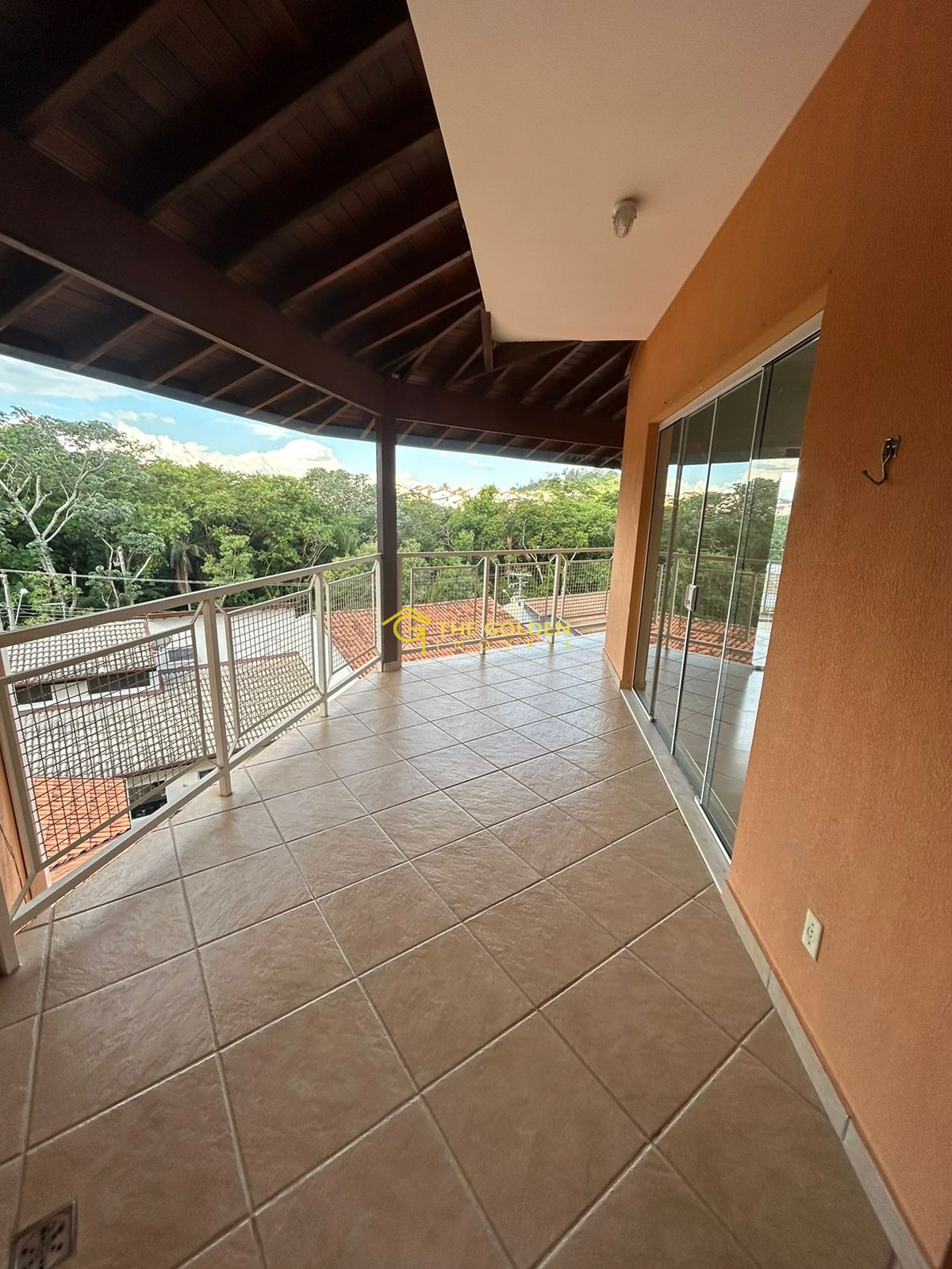 Casa de Condomínio à venda com 3 quartos, 250m² - Foto 3