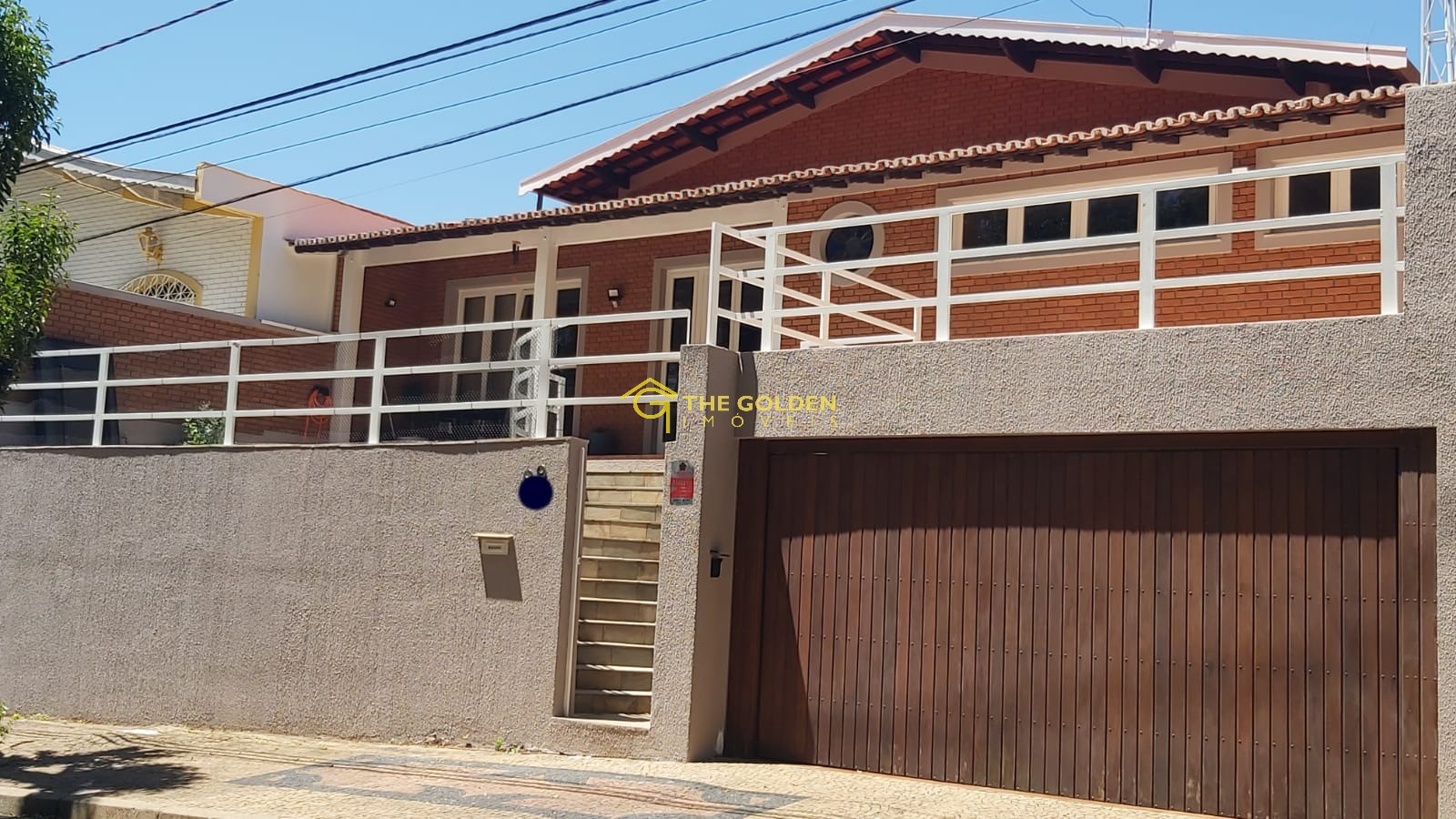 Casa à venda com 3 quartos, 198m² - Foto 1