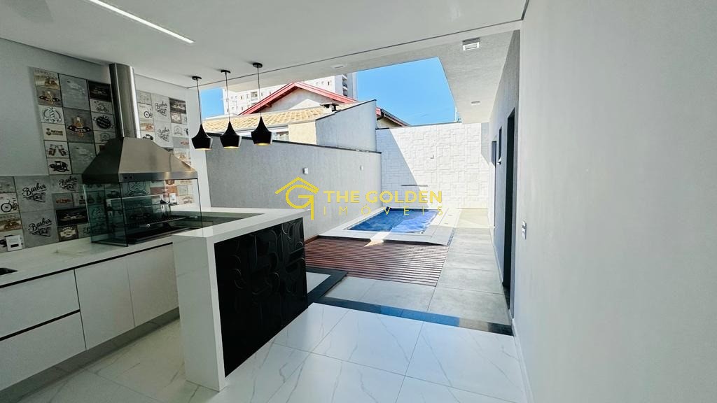 Casa à venda com 3 quartos, 300m² - Foto 8