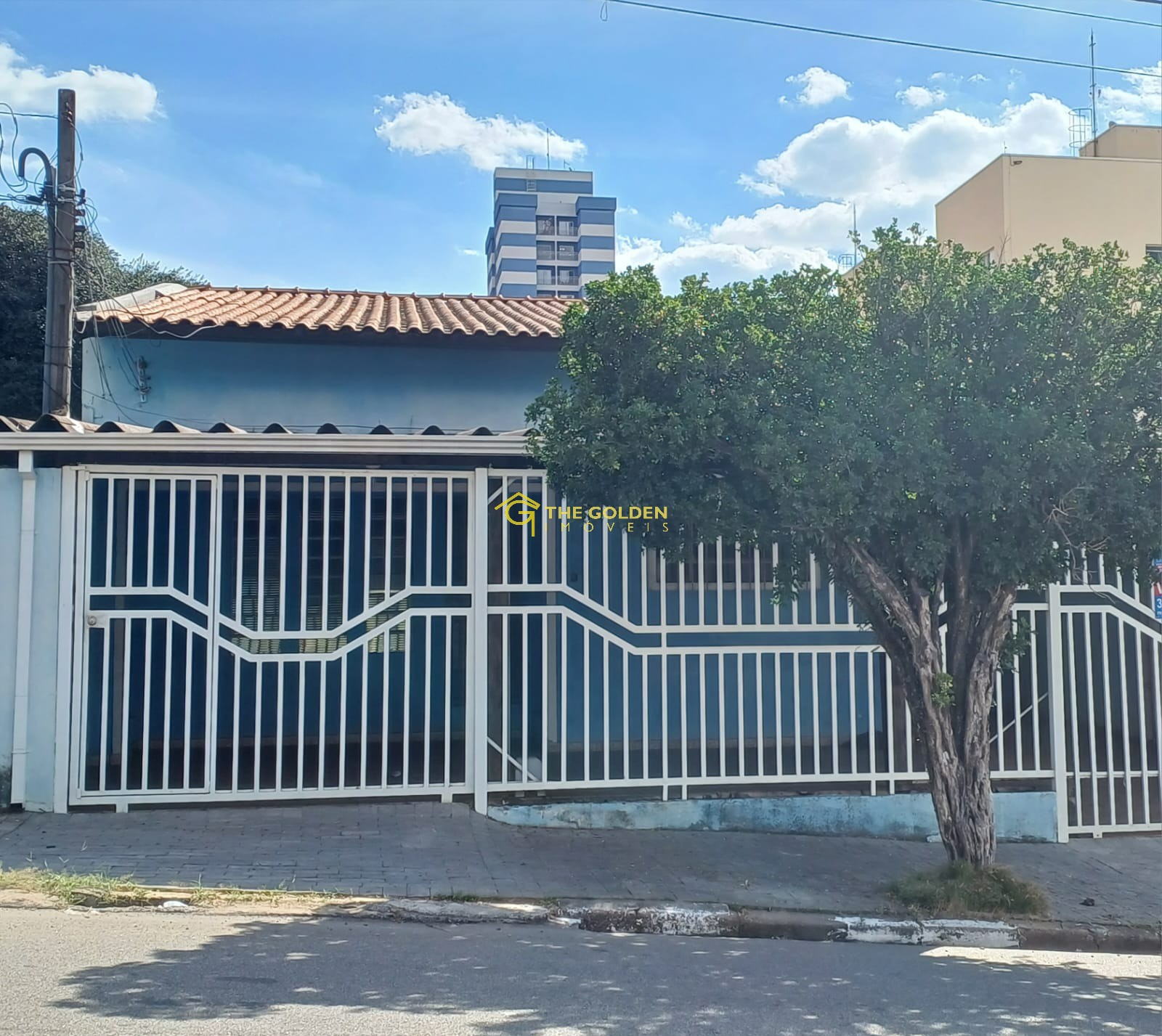 Casa à venda com 4 quartos, 250m² - Foto 1