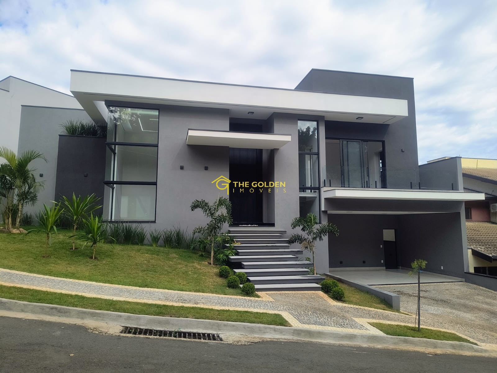 Casa de Condomínio à venda com 4 quartos, 270m² - Foto 1