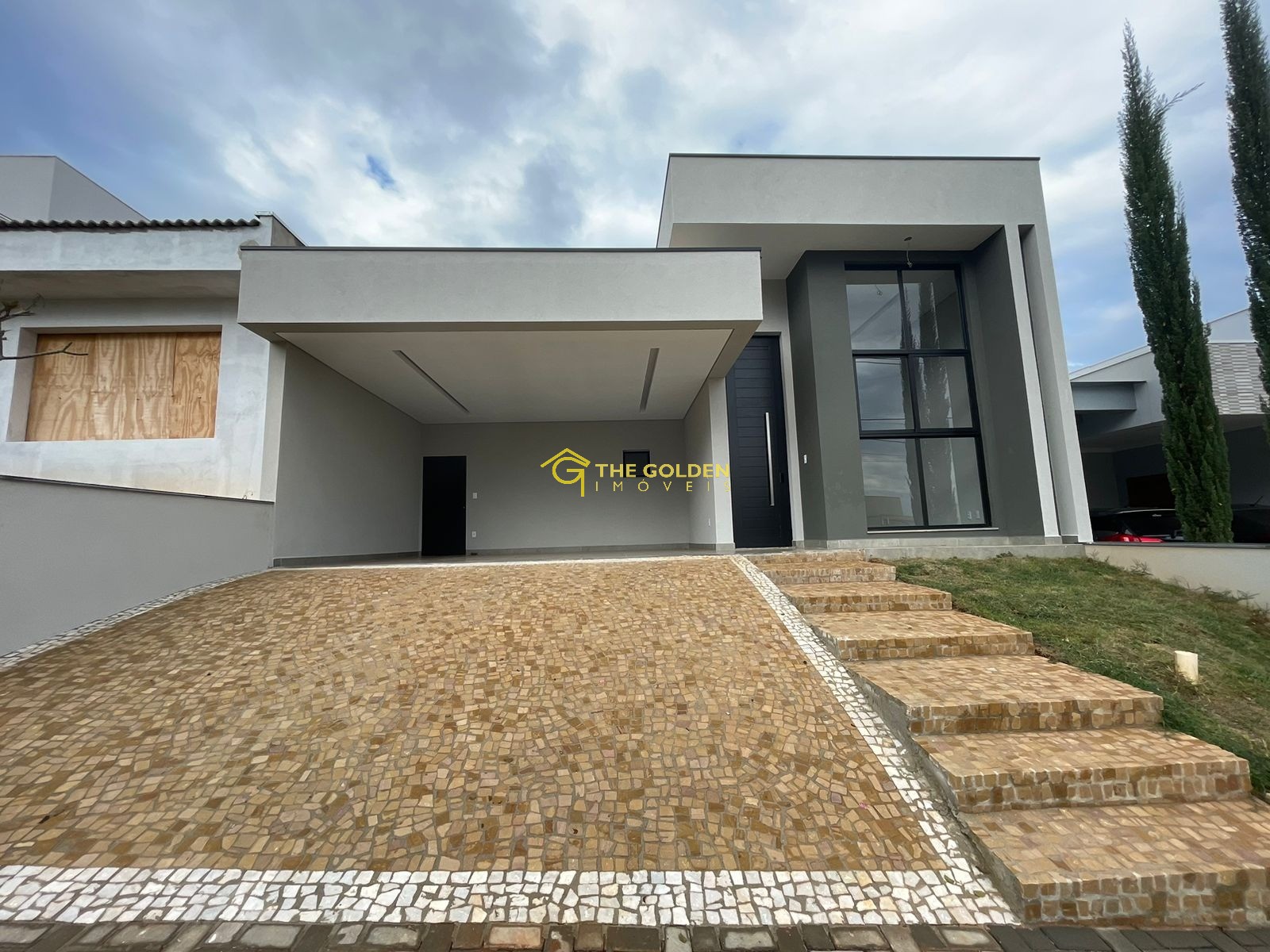 Casa de Condomínio à venda com 3 quartos, 300m² - Foto 1