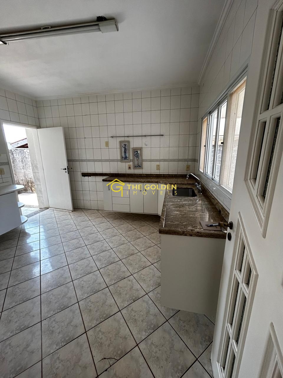 Casa de Condomínio para alugar com 3 quartos, 291m² - Foto 2