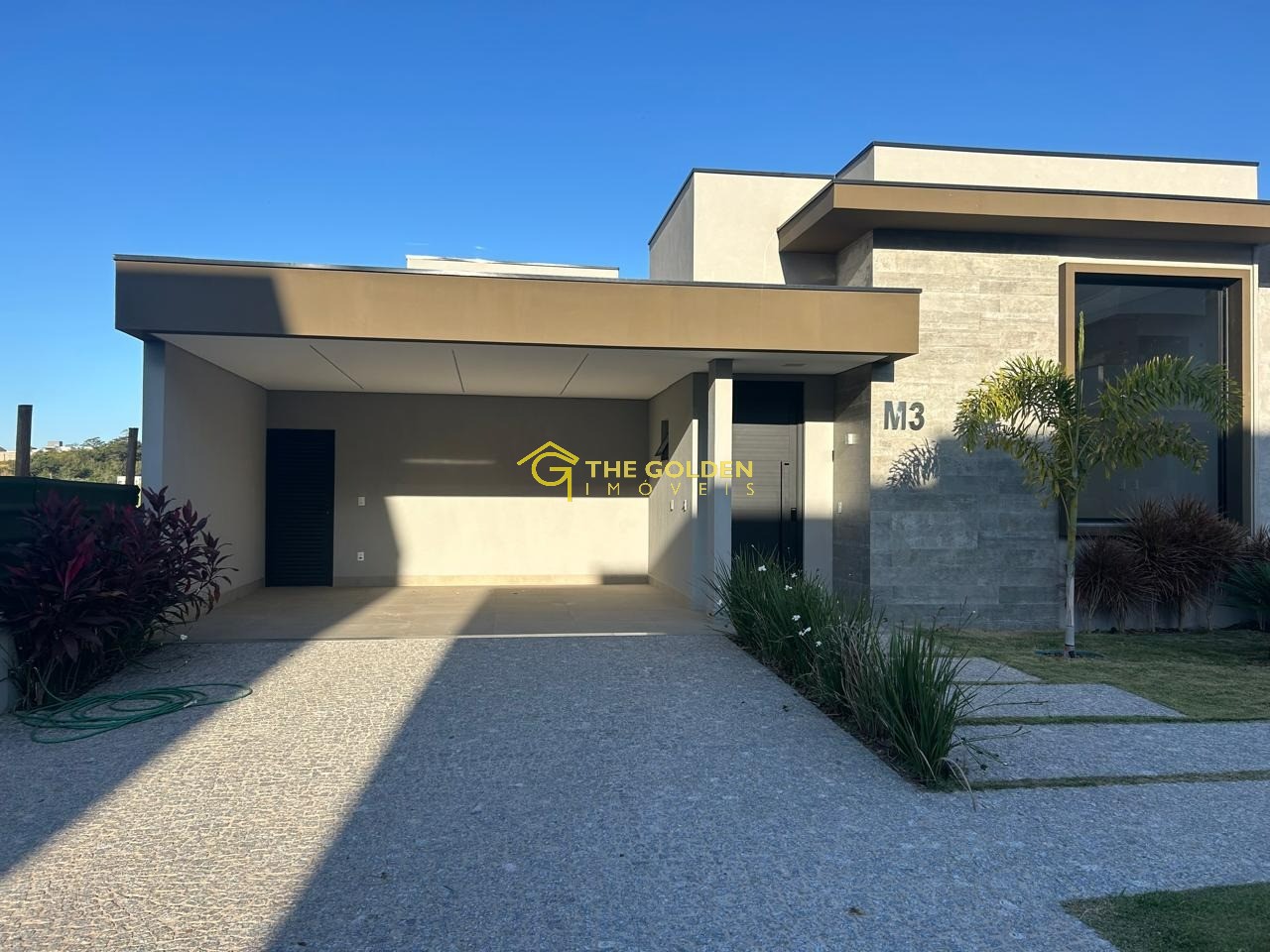 Casa de Condomínio à venda com 3 quartos, 222m² - Foto 1