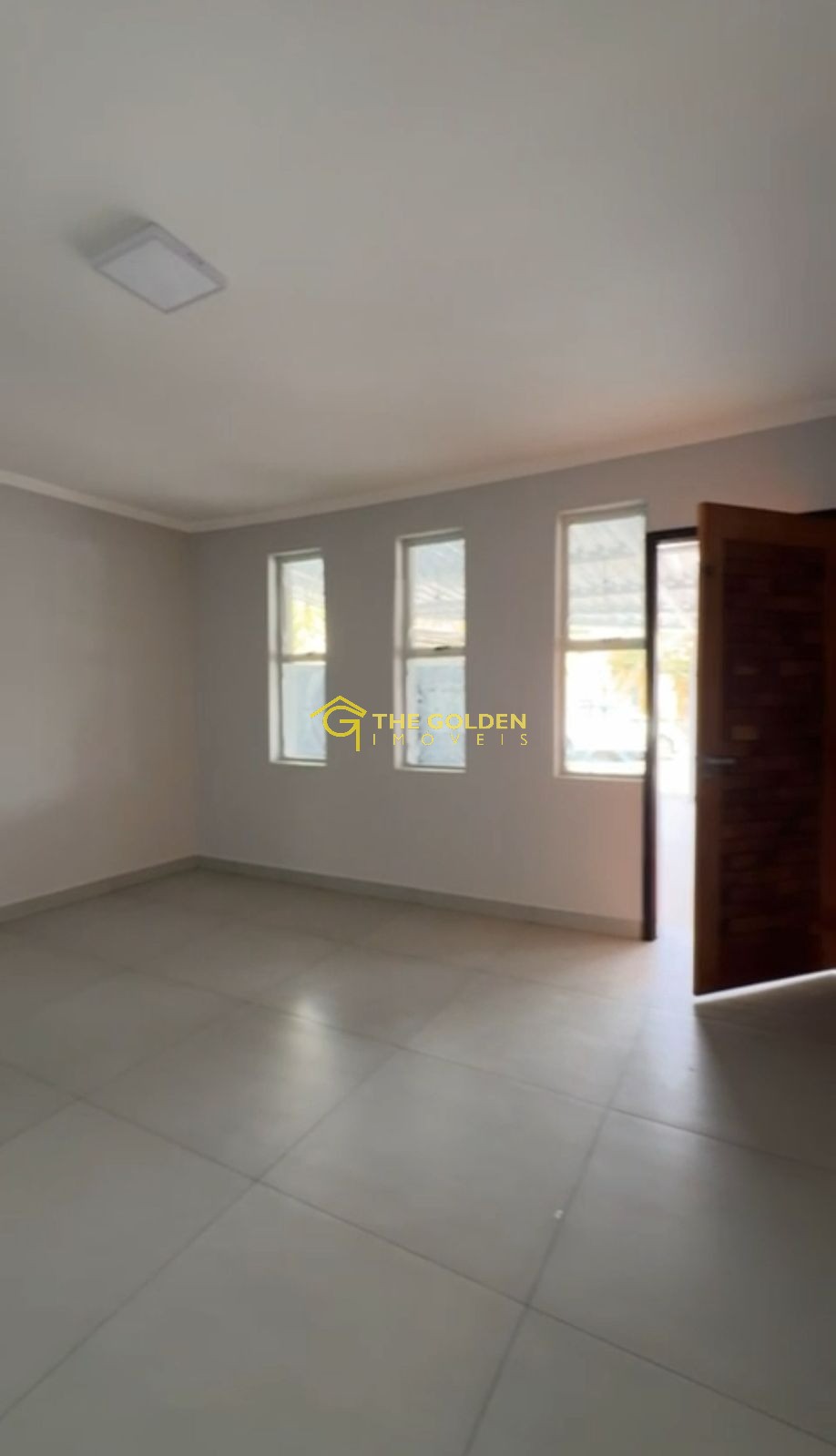 Casa à venda com 3 quartos, 228m² - Foto 3